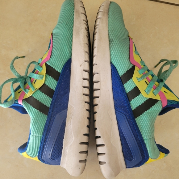 Neon Adidas - Picture 5 of 9